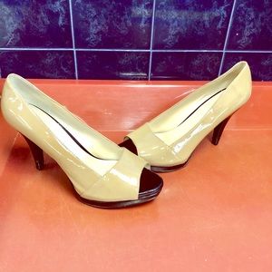 Nine West Tan and Black Peep Toe Heel